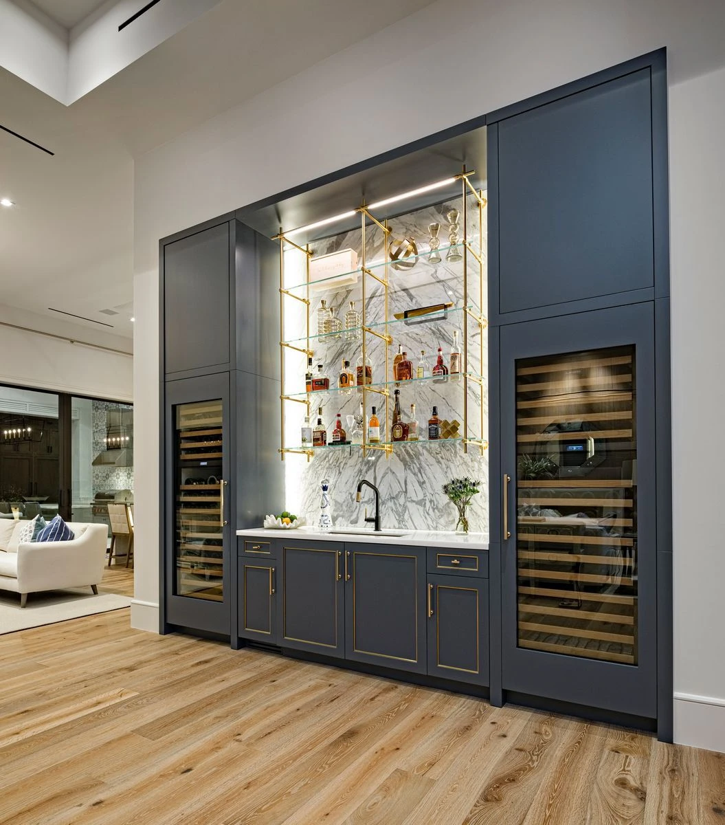 Jupiter Farms — bar with navy cabinetry and Calacatta marble backsplash